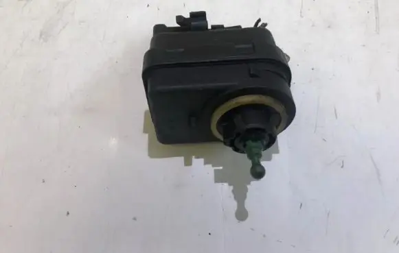 Headlight level adjustment motor