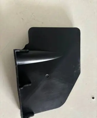 Opel Vivaro Intercooler air channel guide 8200522651 93857700 L1020483