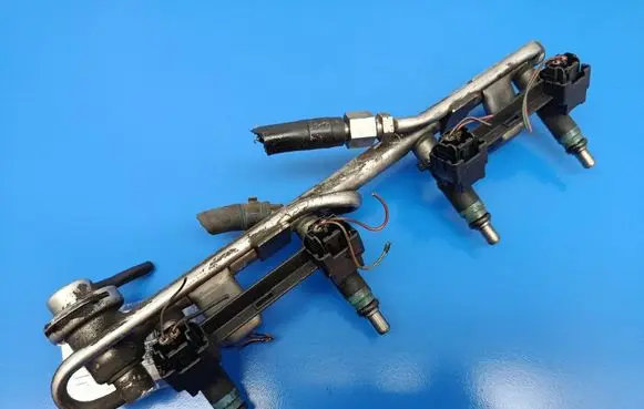 Fuel main line pipe