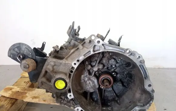 Toyota Avensis T270 Manual 5 speed gearbox 3311105041