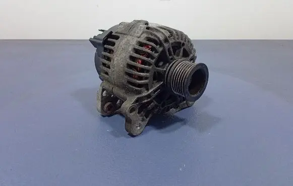 Volkswagen Golf V Generator/alternator 036903024H