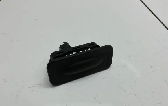 Renault Captur Tailgate opening switch 8200076256