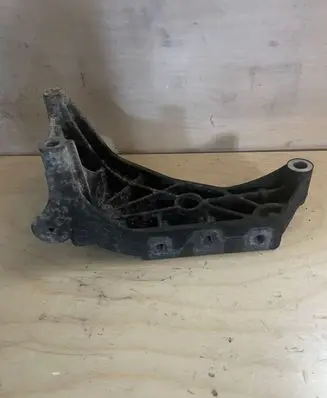 Volkswagen Transporter - Caravelle T5 Engine mounting bracket 03L199207B 03L199207E