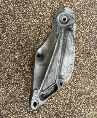 BMW 5 E60 E61 Engine mounting bracket 22116771069 6771069
