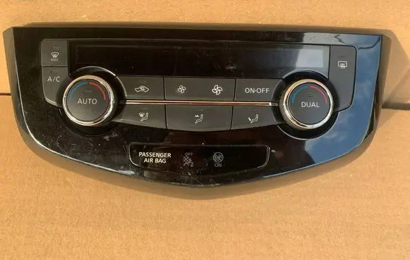 Nissan X-Trail T32 Air conditioning/heating control unit 275004EA0A