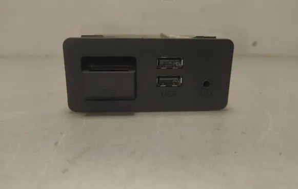 Mazda 6 USB socket connector D09H669U0 MD412446 904526412446