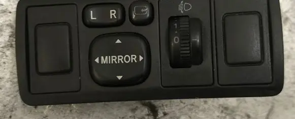 Toyota Avensis T250 Wing mirror switch