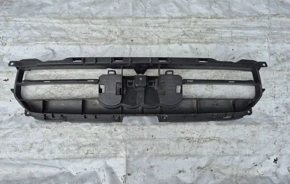 Audi A4 S4 B8 8K Front bumper upper radiator grill 8K0807233G