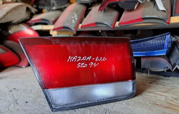 Mazda 626 Tailgate rear/tail lights 2VP937660 937660
