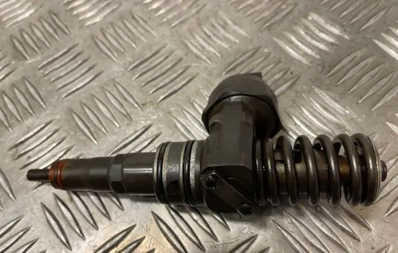 Volkswagen PASSAT B6 Fuel injector 038130073BN 0414720313