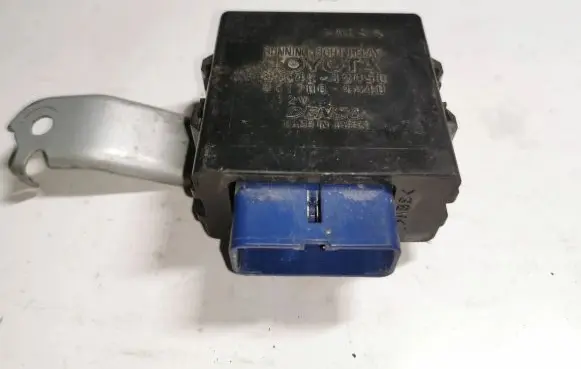 Toyota Hilux (AN10, AN20, AN30) Day light relay 8264212050 0617004240 8281071010