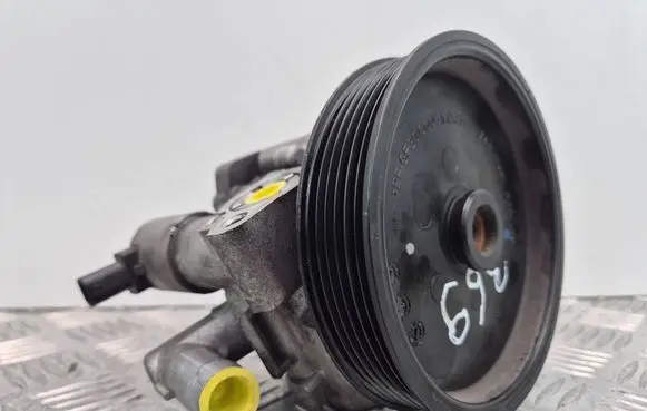 Mercedes-Benz C W204 Power steering pump A0064667501 7693955169