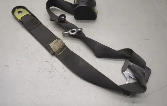 Mercedes-Benz W123 Front seatbelt 1238603185