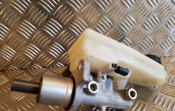 Mitsubishi Colt Master brake cylinder 32067272D