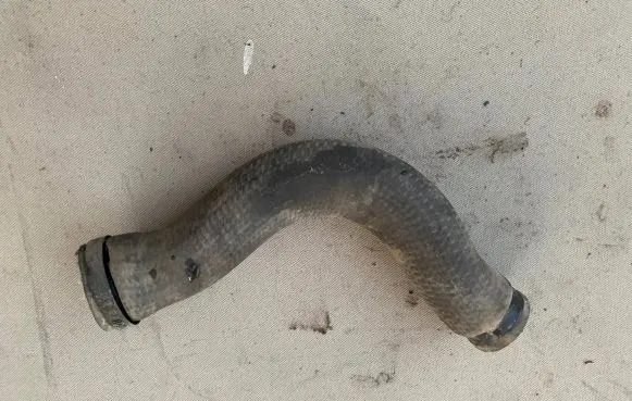 Mercedes-Benz W123 Engine coolant pipe/hose