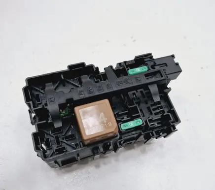 Peugeot 208 Fuse module 9812661980