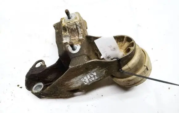 Volkswagen PASSAT B5 Engine mount bracket 8d0199379j
