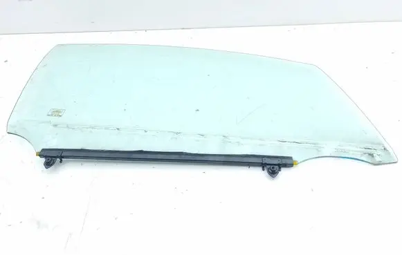 Toyota Prius (XW50) Front door window glass four-door