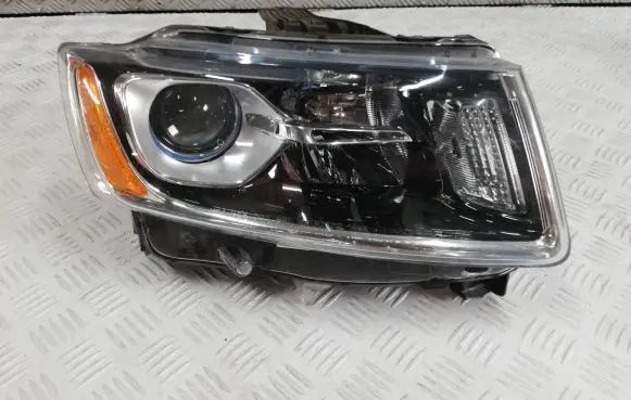 Jeep Cherokee Headlight/headlamp 68110996AD 323482 M167509