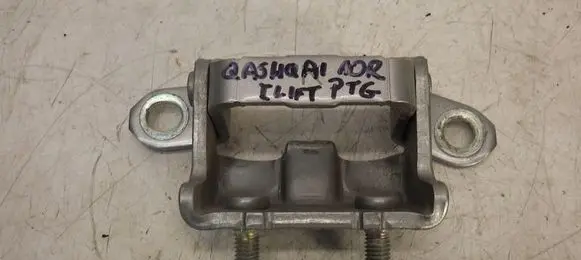 Nissan Qashqai Rear door upper hinge 112