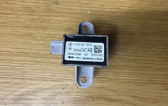 Mercedes-Benz C W204 Airbag deployment crash/impact sensor A2048210651