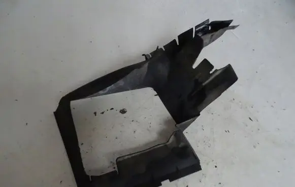 Audi Q7 4L Intercooler air channel guide 4L0117335B