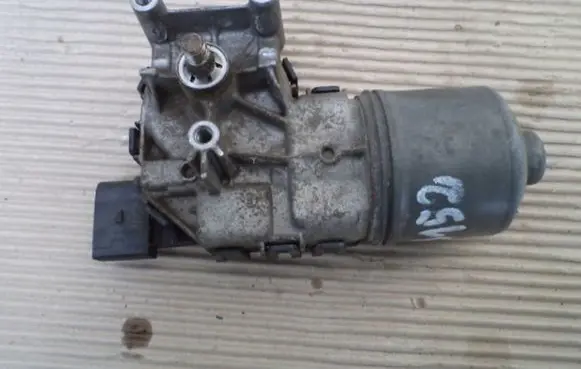 Skoda Fabia Mk1 (6Y) Front wiper linkage and motor