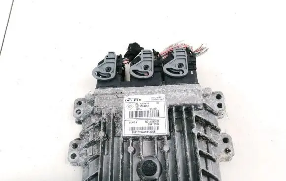 Renault Megane III Engine control unit/module 237100121R 237100425R