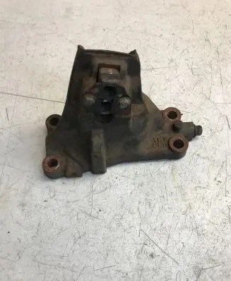 Hyundai i40 Engine mounting bracket