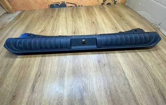 Trunk/boot sill cover protection