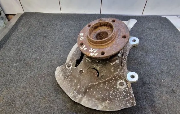 BMW 5 E60 E61 Front wheel hub 6760953
