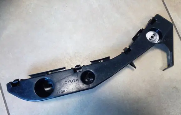 Front bumper mounting bracket
