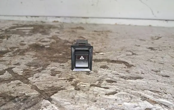 Land Rover Defender Hazard light switch 35290A 152SA 3495