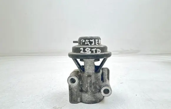Mitsubishi Pajero EGR valve K5T554