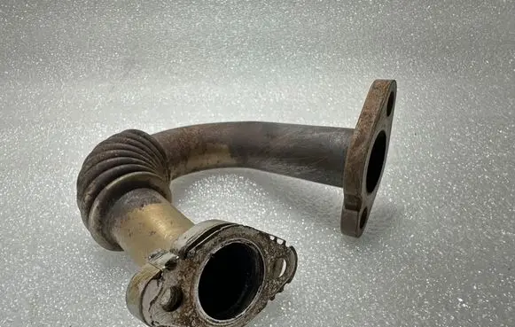 Volkswagen PASSAT B7 EGR valve line/pipe/hose 