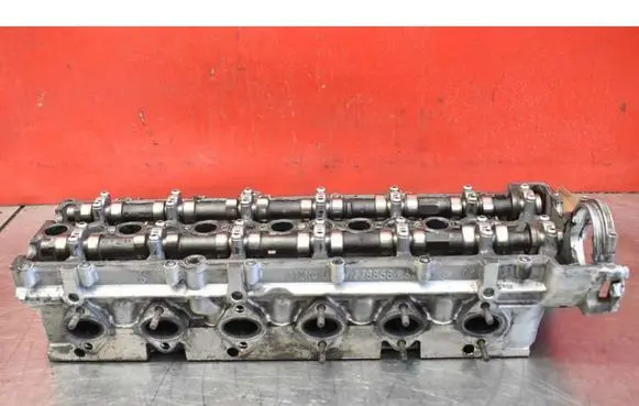 BMW 5 E39 Engine head 77885819