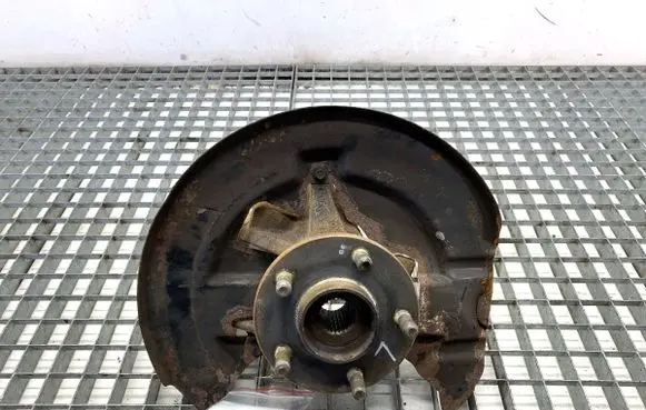Ford Kuga I Front wheel hub spindle knuckle