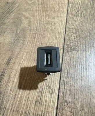 Mercedes-Benz GL X166 USB socket connector A2188200187 MR650248 20413427