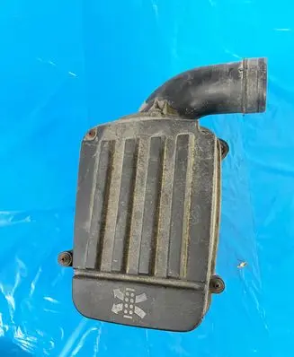 Volkswagen Caddy Air filter box 1K0129610