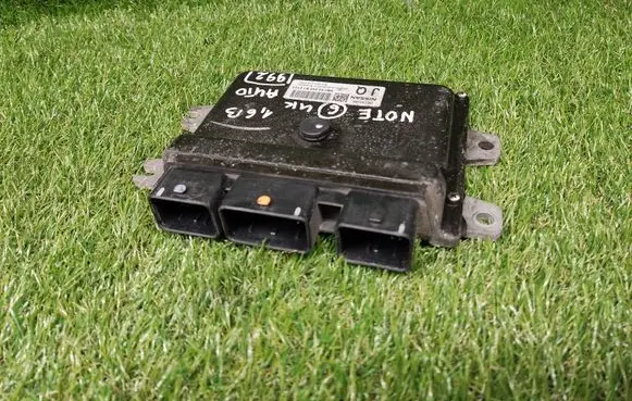 Nissan Note (E11) Engine control unit/module ECU MEC93060