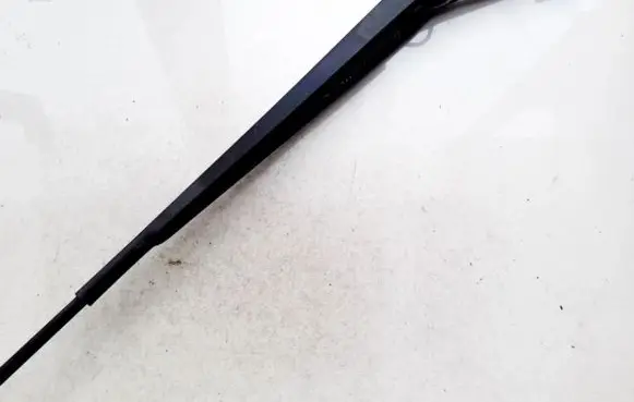 Front wiper blade arm
