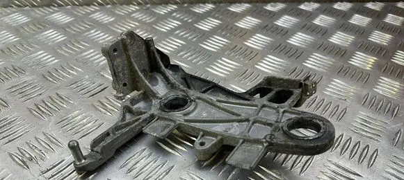 Mercedes-Benz E W212 Air filter cleaner box bracket assembly A6510902241