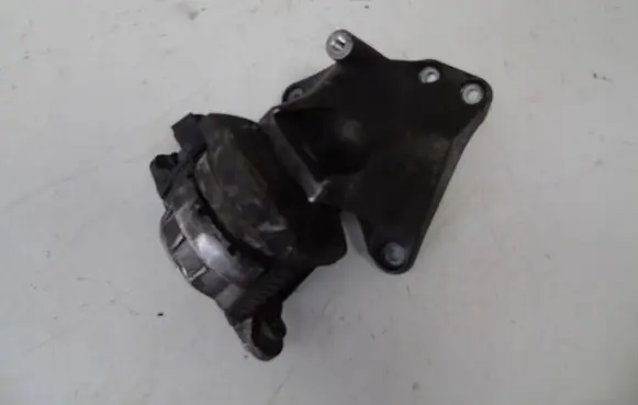 Audi A8 S8 D3 4E Engine mount bracket 4E0399151