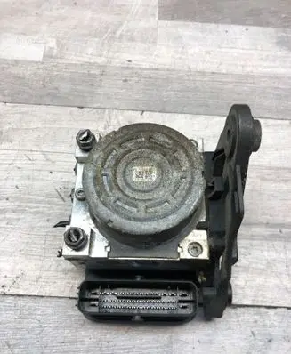 Volkswagen Golf SportWagen ABS Pump 28515423183 10091543923T 3Q0907379F