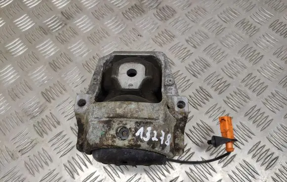 Audi A4 S4 B8 8K Engine mount bracket 8R0199381