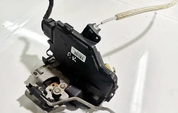 Audi A6 S6 C5 4B Front door lock 