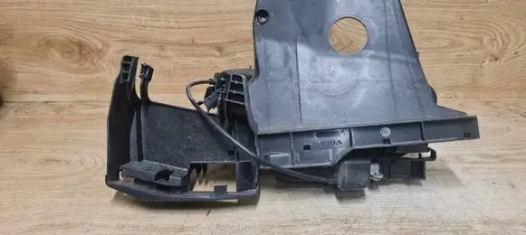Volvo V70 Front door lock 31253286