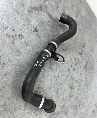 Audi Q7 4L Engine coolant pipe/hose 7L8121115 7L8122051B