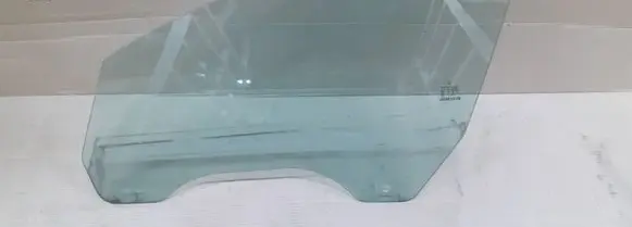 Mercedes-Benz CLS C219 Front door window glass four-door