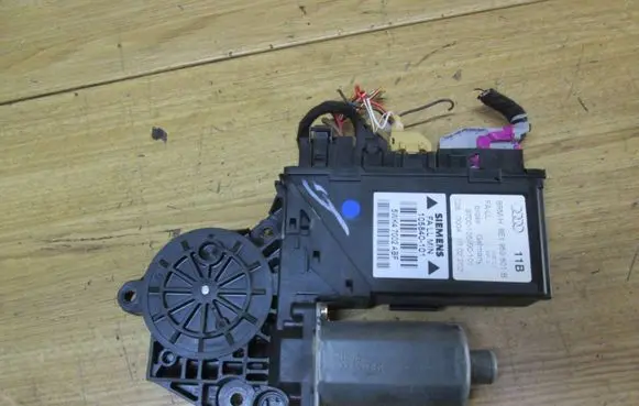 Audi A4 S4 B6 8E 8H Front door window regulator motor 8E1959801B 9700105990101 5WK47002ABF